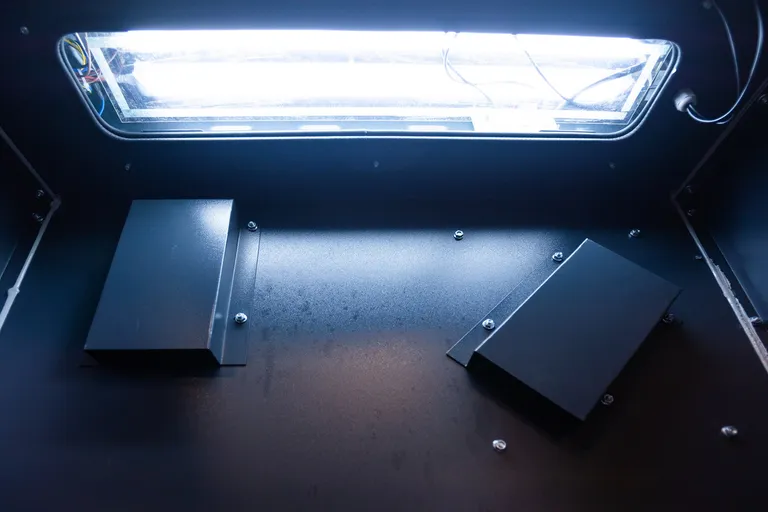 Sandblåsekabinett med frontåpning og avsug, 350 l.