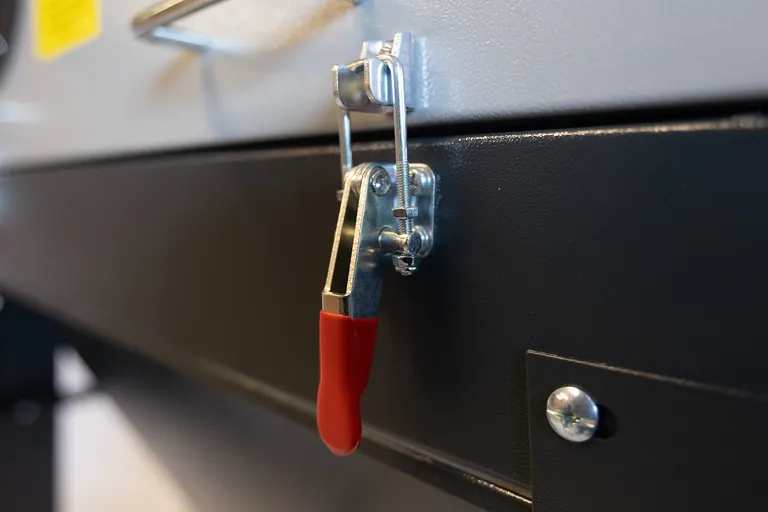 Sandblåsekabinett med frontåpning og avsug, 350 l.