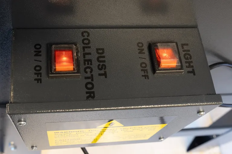 Sandblåsekabinett med avsug, 990 l.